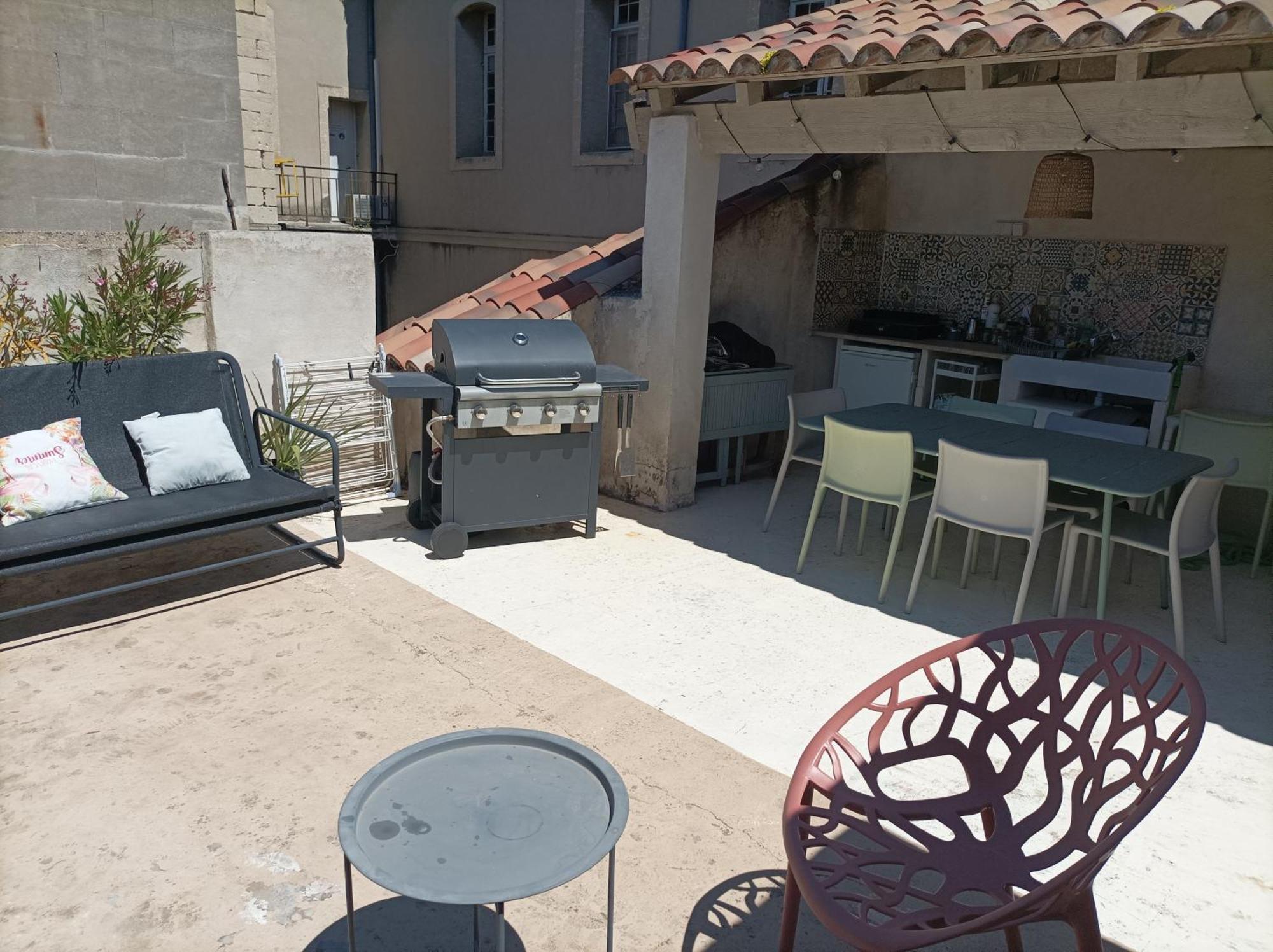 Maison Intra Muros, Terrasses Avec Vue Jaccuzzi Et Garage أفينيون الغرفة الصورة
